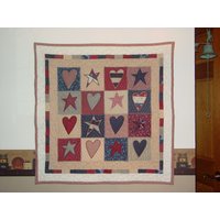 Herzen Und Sterne Quilted Wandbehang von PiecesPinsandPaint