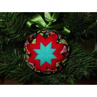 Quilted Kugel Ornament von PiecesPinsandPaint