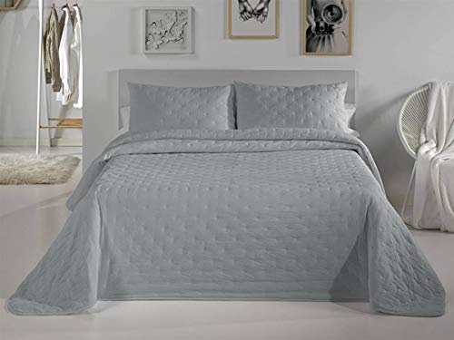 Pierre Cardin® Tagesdecke, 135 cm, 3-teilig, 100% Polyester, Grammatur 300 g/m², Kissenbezug 50 x 70 cm, Maße der Tagesdecke ca. 235 x 270 cm, geometrisches Design, Perlgrau von pierre cardin paris