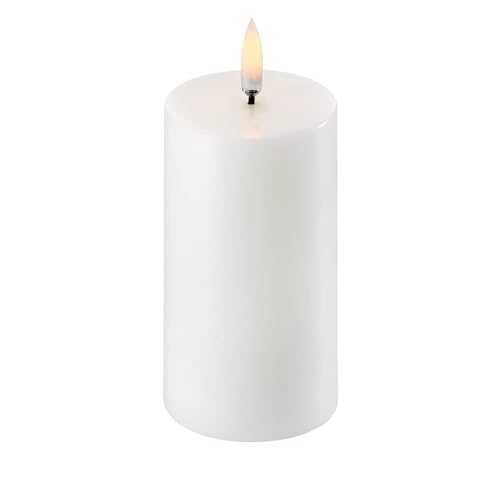 Piffany Copenhagen Uyuni Lighting Pillar LED Kerze 5,8 x 15 cm Echtwachs Weiss - 6 Stunden Timerfunktion - Keine Brandgefahr, Keine Rußbildung und kein Geruch von Piffany Copenhagen