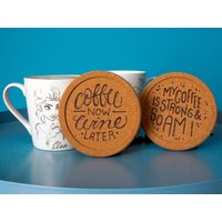 Handgebrannte Korkuntersetzer 2Er-Set „Kaffee" Handgebrannte Korkuntersetzer 2Er-Set „Kaffee" von PiimGlueck