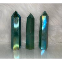 Aura Grüner Adventurine - Crystal Towers Collection Home Decor Alter Aura Grüner Adventurine - Crystal Towers Collection Home Decor Alter von PiksysProjects