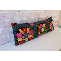 12x35 Besticktes Lumbar Kissen, Schwarz, Samt, Suzani Schwarzes Kissenbezug, Florales Bettkissen, Blumenkissen/P-3146 von Pillow2Go