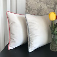 Creme Samtkissen Bezug, Kissen Mit Paspel, Dekokissen Mehrfarbige Paspel 14x14, 20x20, 22x22, 24x24, 26x26 von PillowOasis