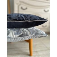 Königlich Hellblau Gemusterter Kissenbezug, Luxuriöser Marineblau Dunkelblaues Kissen, 20x20, 22x22, 24x24, 26x26 von PillowOasis