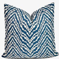 Blauer Chevron-Kissenbezug Madcap Cottage Designer Dekokissen von PillowSplashStudio