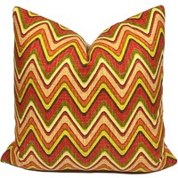 Sand Art Chevron Kissenbezug Rot Orange Grün | Flamestitch Stripe Dekokissen |-Contemporary von PillowSplashStudio