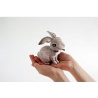 Nadel Gefilzte Häschen Figur Osterhase Aus Wolle, Rustikale Dekoration von PillsAgainstBoredom