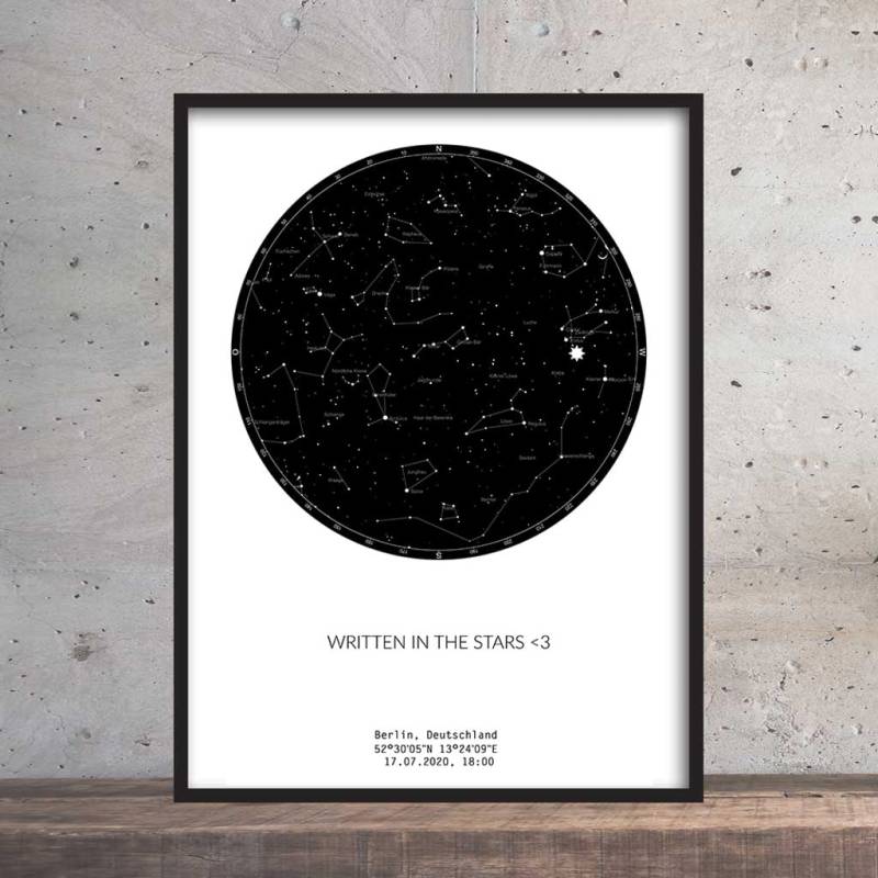 Sternenhimmel Poster - Persönliche Sternenkarte - Schwarz-Weiß - Aluminiumrahmen Schwarz, 50x70cm von Pimavo