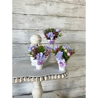 Frühling Tiered Tablett Mini Blumenarrangements, 3Er-Set, Frühlingsdekor, Minivasen, Frühlingsblumen, Grün von PinkLizzyDesigns