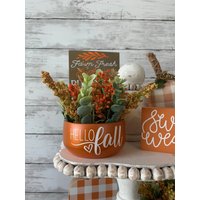 Herbst Tiered Tablett Mini Blumengesteck, Bauernhaus Dekor, Mini-Vasen, Grün, Eukalyptus, Blumengesteck von PinkLizzyDesigns