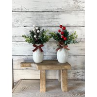 Weihnachten Gestuftes Tablett Mini-Blumenarrangement, Bauernhaus-Wohnkultur, Mini-Vasen, Grün, Tablettdekor von PinkLizzyDesigns