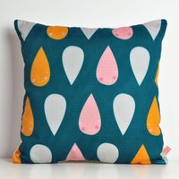 Dekoratives Dekokissen Fürs Kinderzimmer Mit in Dunkelblau Bunten Regentropfen, Von Pinknounou von PinkNounou