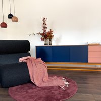 Modernes Sideboard in Blau Und Walnuss von PinkandBird