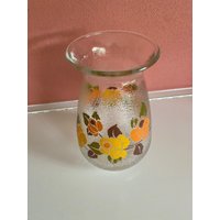 Vintage Glasvase Mit Blumendruck von Pinkparrotvintage