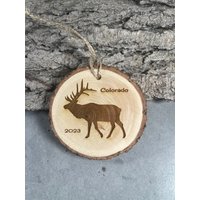 Elk, Colorado Rustikale Holzverzierung, Laser Gravierte Verzierung, Pinon Kiefernverzierung, 2024 von PinonAndPine