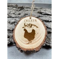 Huhn, Kükenflüsterer, Rustikale Holzverzierung, Laser Gravierte Verzierung, Pinon Laserverzierung von PinonAndPine