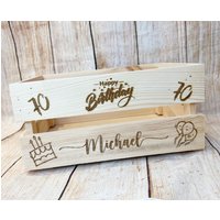 Präsentkorb Zum Geburtstag, Geschenkkorb Mit Wunschgravur, Name Und Alter Wunschmotive, Geschenk Geburtstag von Pinselara