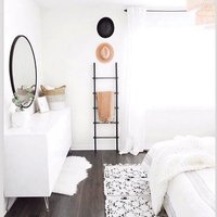 Kostenfreie Versandschlanke Leiter || Solide Schicke Decke Quilt Moderne Handtuchhalter Aus Holz Mit Holzleiter von PipeAndWoodDesigns