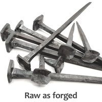 Viereckige Handgeschmiedete Eisennägel Verschiedene Größen, Eisen, Schwarz Viereckige Handgeschmiedete Eisennägel Verschiedene Größen, Eisen, Schwarz von Pipeblacksmith