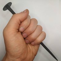 Sehr Langer Handgeschmiedeter Nagel, Eisen Geschmiedet, Schwarzes 200 Mm von Pipeblacksmith