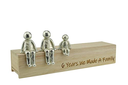 Pirantin 6. Jahrestag Idee – 6 Years We Made A Family Metall-Ornament – wählen Sie Ihre Familienkombination (1 Kind) von Pirantin