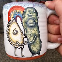 Liebe Ist Pierogi Und Pickle Becher Liebe Ist Pierogi Und Pickle Becher von PittsburghPottery