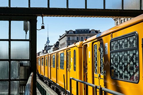 Pixblick - U-Bahn in der Schönhauser Allee in Berlin - Hochwertiges Wandbild - Hartschaumplatte 120 x 80 cm von Pixblick