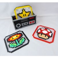 Mario Untersetzer Set - Retro Gaming Home Decor Oldschool Videospiel Dekoration Geschenk Für Gamer Mario Untersetzer Set - Retro Gaming Home Decor Oldschool Videospiel Dekoration Geschenk Für Gamer von PixelNerdEU