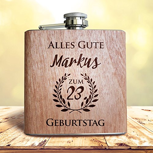 Persönliches Geburtstags Geschenk - Flachmann aus Holz, mit Namens Gravur und Wunsch Zahl/Alter! Individuelle Geschenkidee von Pixelstudio