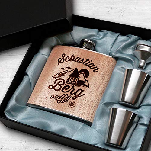 Personalisierter Holz Flachmann mit Gravur! Flachmann Der Berg ruft mit Name. Männer Geschenk für Bergsteiger, zum Wandern & Outdoor von Pixelstudio