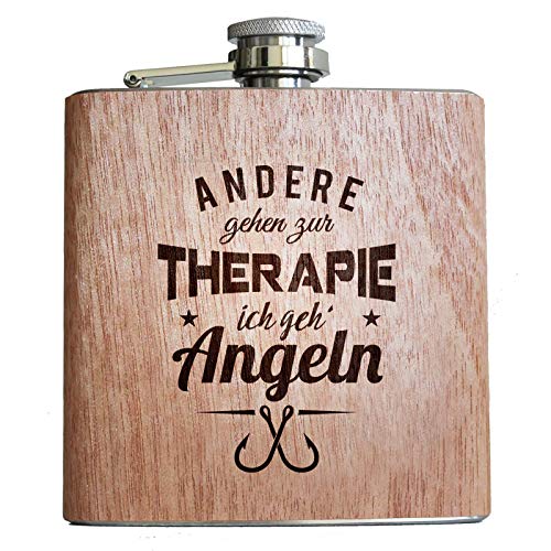 Pixelstudio Angler Holz Flachmann Andere gehen zur Therapie, ich GEH' Angeln. Geschenk Idee für Angler und Fischer mit lustigem Spruch von Pixelstudio