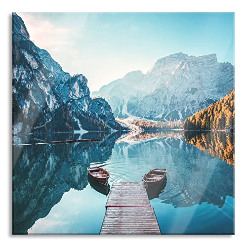 Pixxprint Glasbild | Wandbild auf Echtglas | Boote am Steg des Pragser Wildsee | 60x60 cm | inkl. Aufhängung und Abstandshalter von Pixxprint