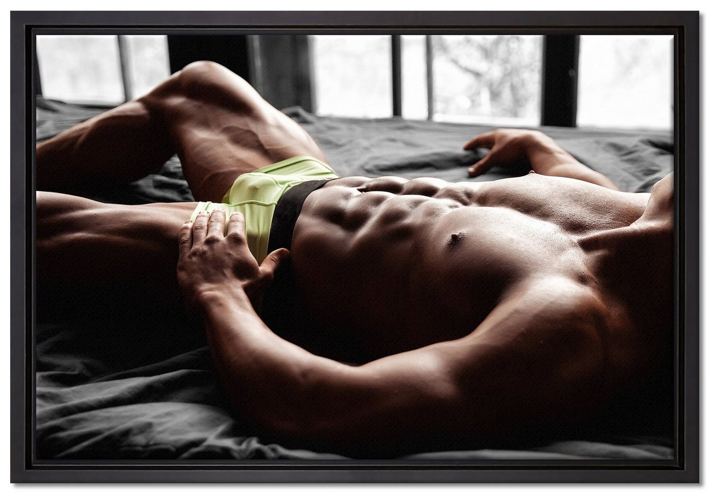 Pixxprint Leinwandbild Muskulöser Mann im Bett, Wanddekoration (1 St), Leinwandbild fertig bespannt, in einem Schattenfugen-Bilderrahmen gefasst, inkl. Zackenaufhänger von Pixxprint