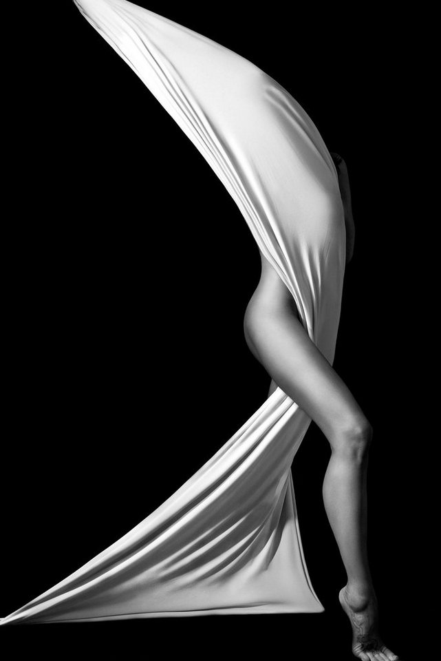 Places of Style Acrylglasbild Verhüllte Frau, Bilder von Frauen, Erotische Bilder, Frau, Kunst, Schwarz-Weiß, Fine Art-Print in Galeriequalität Places of Style Acrylglasbild Verhüllte Frau, Bilder von Frauen, Erotische Bilder, Frau, Kunst, Schwarz-Weiß, Fine Art-Print in Galeriequalität von Places of Style