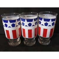 Bicentennial Glasses Stars N Stripes 3Er Set Unbenutzt in Perfektem Zustand Original Preisschilder Noch Nach 45 Jahren Angebracht von PlainOldFun