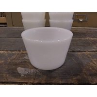 Milchglas Ramekin/Kuschelbecher Vintage 1950Er Jahre Hervorragender Zustand von PlainOldFun