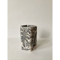 Einzigartige Handgemachte Verzierte Jesmonit Stift/Pflanze Topf - Pacific Collection Einzigartige Handgemachte Verzierte Jesmonit Stift/Pflanze Topf - Pacific Collection von PlanetPots