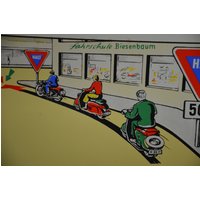 Original Vintage 1950Er Jahre Deutsche Fahrschule Wandkarte Give Way Mid Century Autos Motorrad Stream Linie Mopeds Motorräder Sicherheitsposter von PlanographicSociety