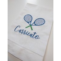 Personalisiertes Tennis-Handtuch, Benutzerdefiniertes Tennis-Themen-Geschirrtuch von PlayfulStitches901