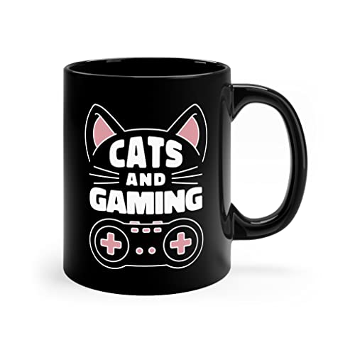 Cats And Gaming Tasse In Schwarz Beidseitig Bedruckt - Gamer Girl Kaffeetasse - Videospiele Deko - Katzen Kaffeebecher von PlimPlom
