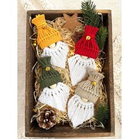 Makramee Weihnachtswichtel | Nikolaus Geschenkanhänger Adventdeko Weihnachtsdeko Weihnachtsbaumschmuck Makramee Weihnachtswichtel | Nikolaus Geschenkanhänger Adventdeko Weihnachtsdeko Weihnachtsbaumschmuck von PlotandKnotShop