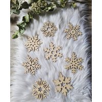 8 Eiskristalle Holzanhänger Schneeflocke Set von PlotterLieDesign