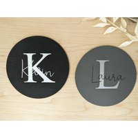 Personalisierte Untersetzer Aus Kunstleder - Individueller Namensdruck Perfektes Geschenk von PlotterLoveDesign