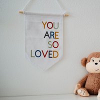 Wimpel | Kinderzimmer Geschenk You Are So Loved von PlotterLust