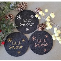 Untersetzer "Let It Snow" | Gastgeschenk Weihnachtsdekoration Wichtelgeschenk Nikolaustag Adventskalender Filzuntersetzer Weihnachten von Plotterdeko