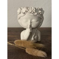 Blumenmädchen Vase Trockenblumen Mädchen Blumentopf Bemalt Figur Blumen Muttertag Skandi Wichtelgeschenk Geschenk Weiß von PlottonischeLiebe