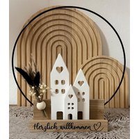Kranz Stehkranz Häuser Herzlich Willkommen Beschriftet Geschenk Einzug Umzug Einweihung Personalisiert Hochzeitsgeschenk Abschiedsgeschenk von PlottonischeLiebe