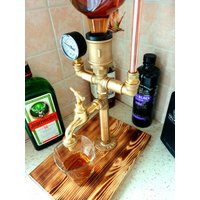 Alkohol Schnaps Whisky Spender, Geschenk Für Ihn, Man Cave, Steampunk Pfeife Dekor, Rustikaler Stil, Bar Zubehör, Flaschenhalter von PlumbingCraftsLV