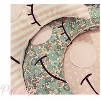 Schläfrig Mond Kissen Mit Gefilzten Wange von Plumptextiles99